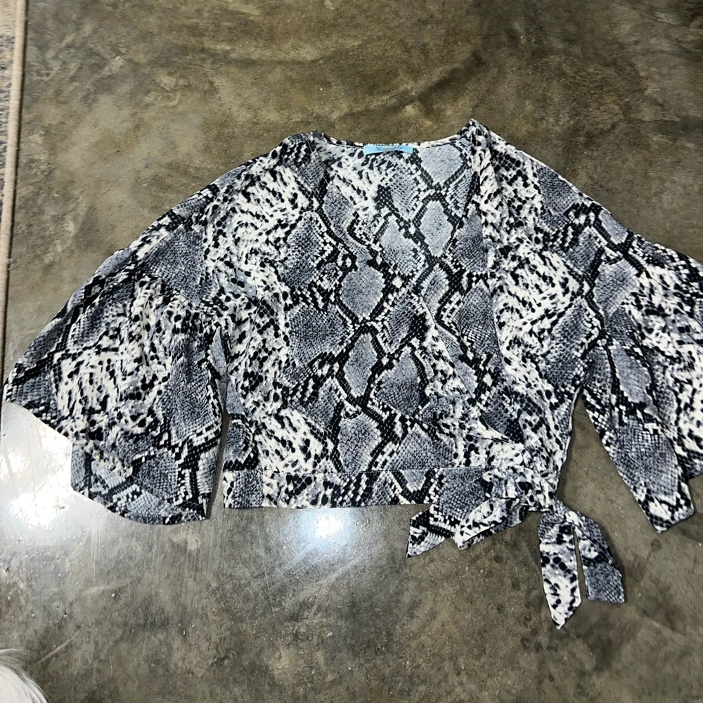 Cropped wrap snakeskin shirt